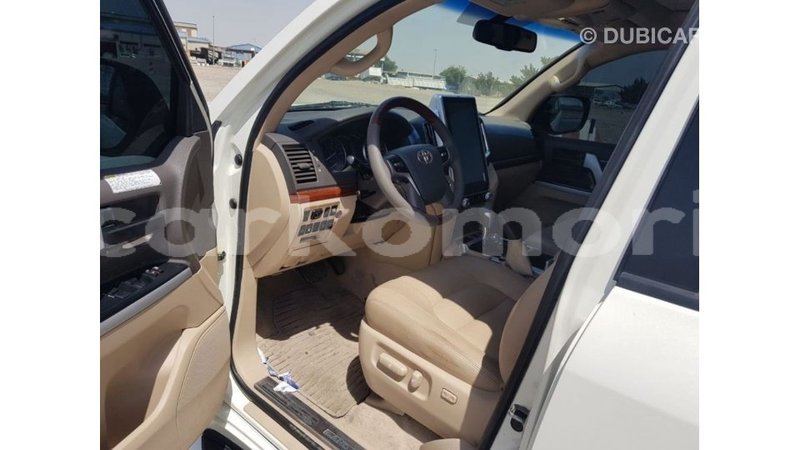Big with watermark toyota land cruiser grande comore import dubai 2749