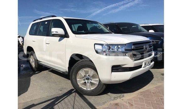 Buy Import Toyota Land Cruiser White Car in Import - Dubai in Great Comore Buy Import Toyota Land Cruiser White Car in Import - Dubai in Great Comore