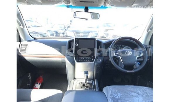 Buy Import Toyota Land Cruiser White Car in Import - Dubai in Great Comore Buy Import Toyota Land Cruiser White Car in Import - Dubai in Great Comore