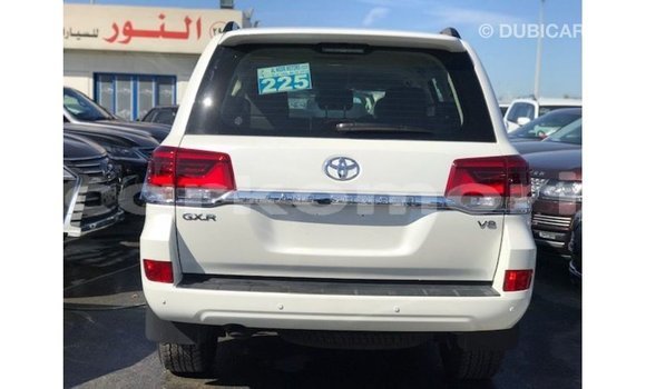 Buy Import Toyota Land Cruiser White Car in Import - Dubai in Great Comore Buy Import Toyota Land Cruiser White Car in Import - Dubai in Great Comore