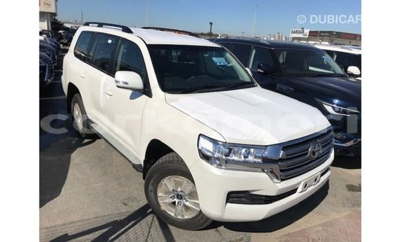 Buy Import Toyota Land Cruiser White Car in Import - Dubai in Great Comore Buy Import Toyota Land Cruiser White Car in Import - Dubai in Great Comore