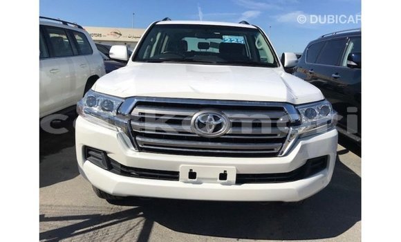 Buy Import Toyota Land Cruiser White Car in Import - Dubai in Great Comore Buy Import Toyota Land Cruiser White Car in Import - Dubai in Great Comore