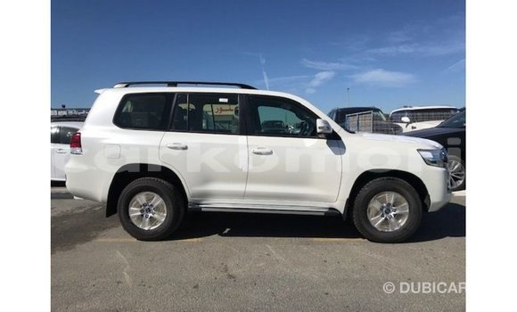 Buy Import Toyota Land Cruiser White Car in Import - Dubai in Great Comore Buy Import Toyota Land Cruiser White Car in Import - Dubai in Great Comore