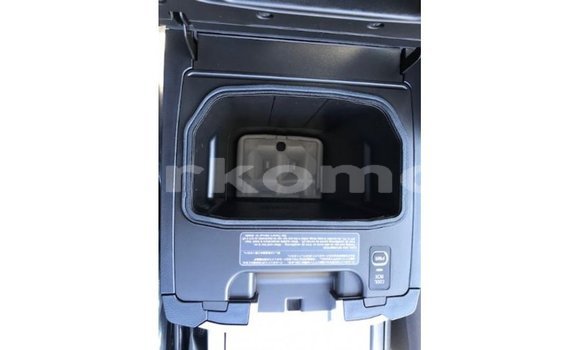 Buy Import Toyota Land Cruiser White Car in Import - Dubai in Great Comore Buy Import Toyota Land Cruiser White Car in Import - Dubai in Great Comore