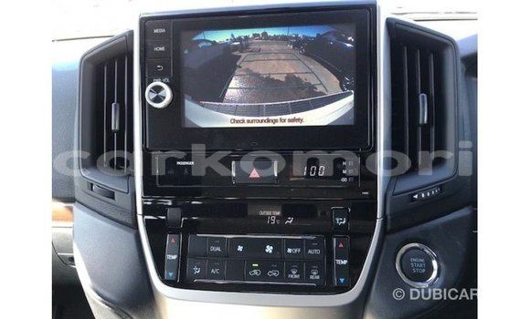 Buy Import Toyota Land Cruiser White Car in Import - Dubai in Great Comore Buy Import Toyota Land Cruiser White Car in Import - Dubai in Great Comore