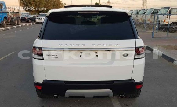 Acheter Import Voiture Land Rover Range Rover Blanc à Import - Dubai, Grande Comore Acheter Import Voiture Land Rover Range Rover Blanc à Import - Dubai, Grande Comore