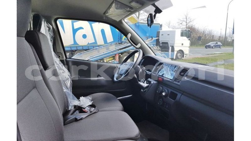 Big with watermark toyota hiace grande comore import dubai 2755