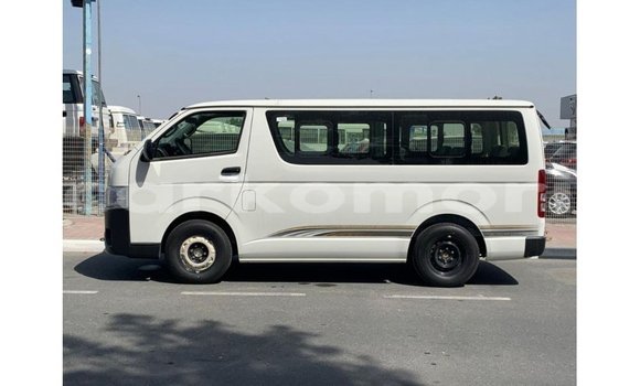 Acheter Import Voiture Toyota Hiace Blanc à Import - Dubai, Grande Comore Acheter Import Voiture Toyota Hiace Blanc à Import - Dubai, Grande Comore