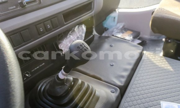 Acheter Import Voiture Toyota Coaster Blanc à Import - Dubai, Grande Comore Acheter Import Voiture Toyota Coaster Blanc à Import - Dubai, Grande Comore