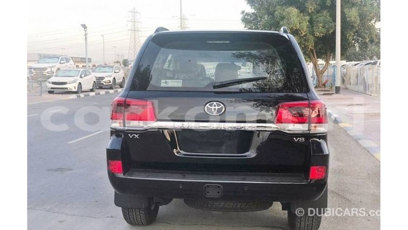 Big with watermark toyota land cruiser great comore import dubai 2761