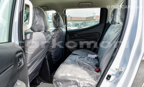 Acheter Import Voiture Mitsubishi L200 Blanc à Import - Dubai, Grande Comore Acheter Import Voiture Mitsubishi L200 Blanc à Import - Dubai, Grande Comore