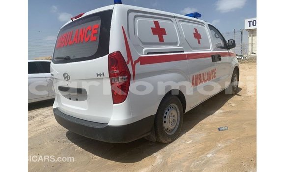 Buy Import Hyundai Accent White Car in Import - Dubai in Great Comore Buy Import Hyundai Accent White Car in Import - Dubai in Great Comore