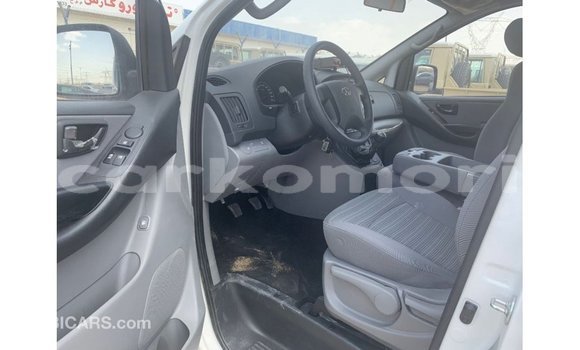 Buy Import Hyundai Accent White Car in Import - Dubai in Great Comore Buy Import Hyundai Accent White Car in Import - Dubai in Great Comore
