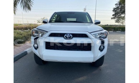 Acheter Import Voiture Toyota 4Runner Blanc à Import - Dubai, Grande Comore Acheter Import Voiture Toyota 4Runner Blanc à Import - Dubai, Grande Comore