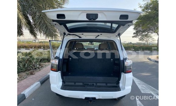 Acheter Import Voiture Toyota 4Runner Blanc à Import - Dubai, Grande Comore Acheter Import Voiture Toyota 4Runner Blanc à Import - Dubai, Grande Comore