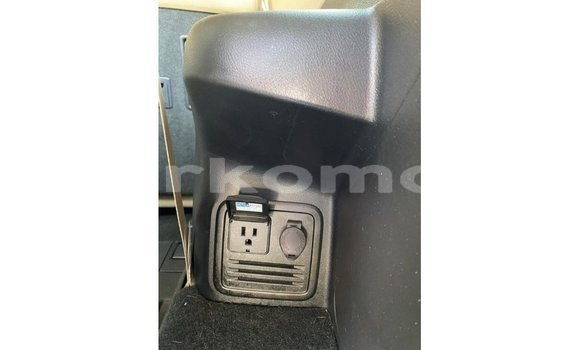 Acheter Import Voiture Toyota 4Runner Blanc à Import - Dubai, Grande Comore Acheter Import Voiture Toyota 4Runner Blanc à Import - Dubai, Grande Comore