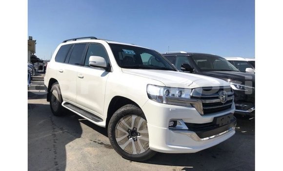Acheter Import Voiture Toyota Land Cruiser Blanc à Import - Dubai, Grande Comore