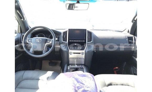 Buy Import Toyota Land Cruiser White Car in Import - Dubai in Great Comore Buy Import Toyota Land Cruiser White Car in Import - Dubai in Great Comore