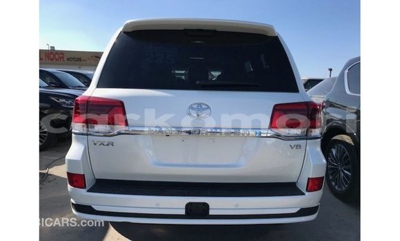 Buy Import Toyota Land Cruiser White Car in Import - Dubai in Great Comore Buy Import Toyota Land Cruiser White Car in Import - Dubai in Great Comore