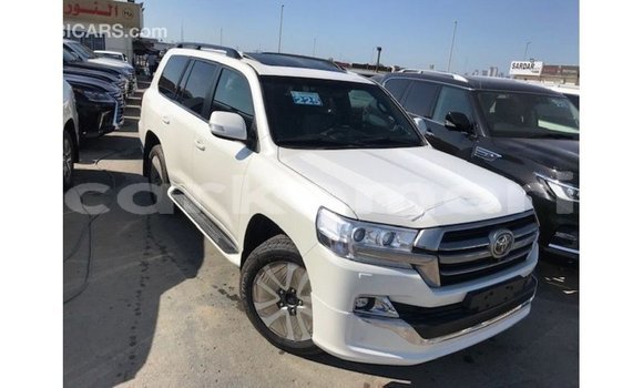 Buy Import Toyota Land Cruiser White Car in Import - Dubai in Great Comore Buy Import Toyota Land Cruiser White Car in Import - Dubai in Great Comore