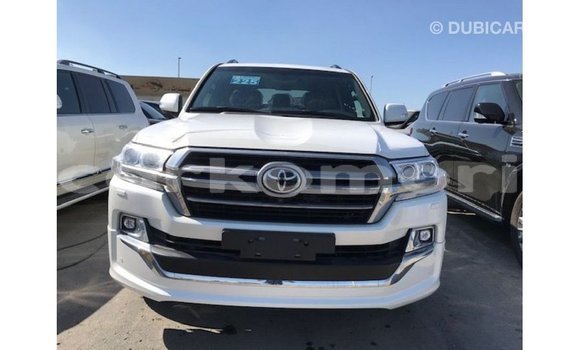 Buy Import Toyota Land Cruiser White Car in Import - Dubai in Great Comore Buy Import Toyota Land Cruiser White Car in Import - Dubai in Great Comore