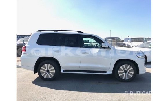 Buy Import Toyota Land Cruiser White Car in Import - Dubai in Great Comore Buy Import Toyota Land Cruiser White Car in Import - Dubai in Great Comore