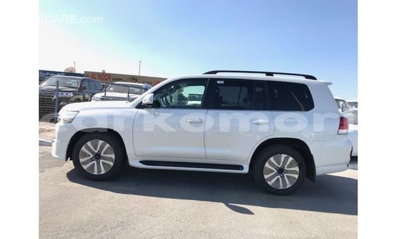 Buy Import Toyota Land Cruiser White Car in Import - Dubai in Great Comore Buy Import Toyota Land Cruiser White Car in Import - Dubai in Great Comore