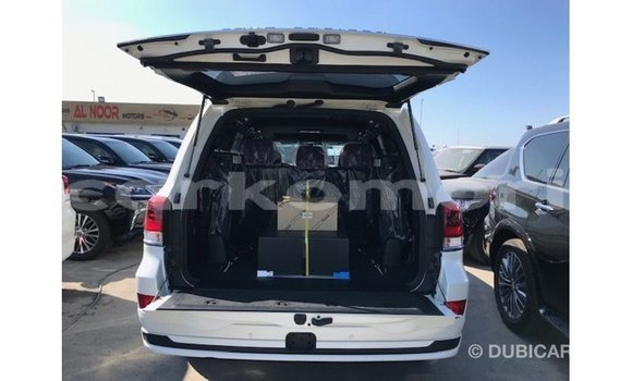 Buy Import Toyota Land Cruiser White Car in Import - Dubai in Great Comore Buy Import Toyota Land Cruiser White Car in Import - Dubai in Great Comore