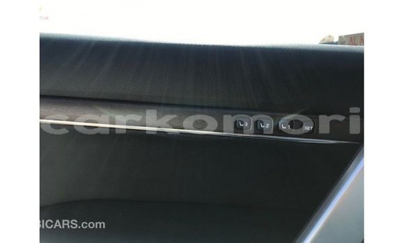 Buy Import Toyota Land Cruiser White Car in Import - Dubai in Great Comore Buy Import Toyota Land Cruiser White Car in Import - Dubai in Great Comore