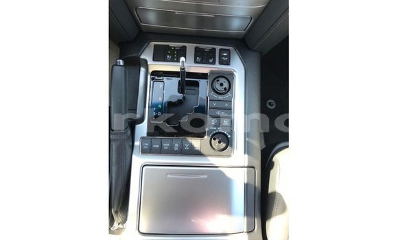 Buy Import Toyota Land Cruiser White Car in Import - Dubai in Great Comore Buy Import Toyota Land Cruiser White Car in Import - Dubai in Great Comore