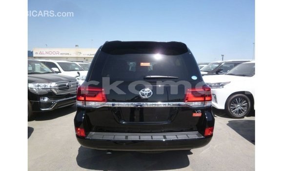 Acheter Import Voiture Toyota Land Cruiser Noir à Import - Dubai, Grande Comore Acheter Import Voiture Toyota Land Cruiser Noir à Import - Dubai, Grande Comore