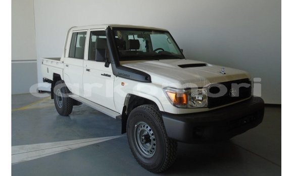Buy Import Toyota Land Cruiser White Car in Import - Dubai in Great Comore Buy Import Toyota Land Cruiser White Car in Import - Dubai in Great Comore