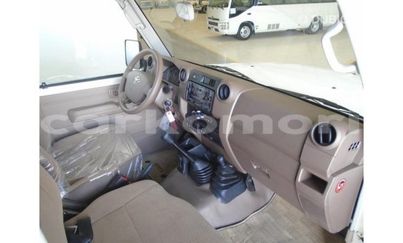Buy Import Toyota Land Cruiser White Car in Import - Dubai in Great Comore Buy Import Toyota Land Cruiser White Car in Import - Dubai in Great Comore