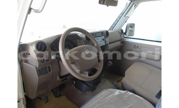 Buy Import Toyota Land Cruiser White Car in Import - Dubai in Great Comore Buy Import Toyota Land Cruiser White Car in Import - Dubai in Great Comore