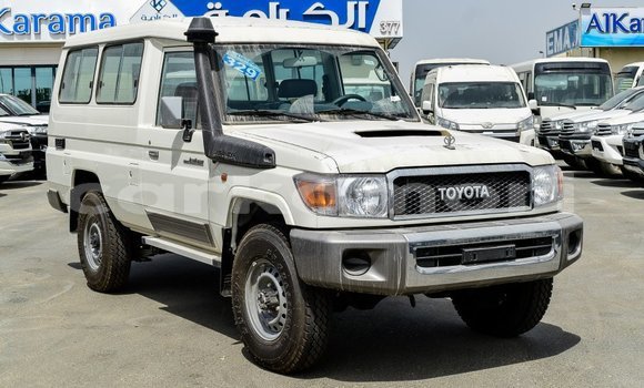 Acheter Import Voiture Toyota Land Cruiser Blanc à Import - Dubai, Grande Comore Acheter Import Voiture Toyota Land Cruiser Blanc à Import - Dubai, Grande Comore