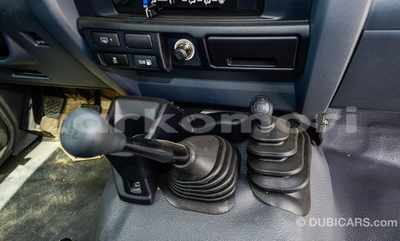 Acheter Import Voiture Toyota Land Cruiser Blanc à Import - Dubai, Grande Comore Acheter Import Voiture Toyota Land Cruiser Blanc à Import - Dubai, Grande Comore