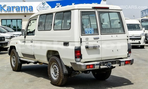 Acheter Import Voiture Toyota Land Cruiser Blanc à Import - Dubai, Grande Comore Acheter Import Voiture Toyota Land Cruiser Blanc à Import - Dubai, Grande Comore