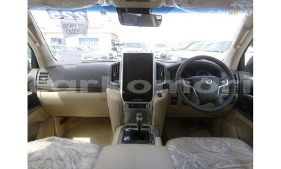 Acheter Import Voiture Toyota Land Cruiser Blanc à Import - Dubai, Grande Comore Acheter Import Voiture Toyota Land Cruiser Blanc à Import - Dubai, Grande Comore