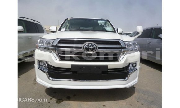Acheter Import Voiture Toyota Land Cruiser Blanc à Import - Dubai, Grande Comore Acheter Import Voiture Toyota Land Cruiser Blanc à Import - Dubai, Grande Comore