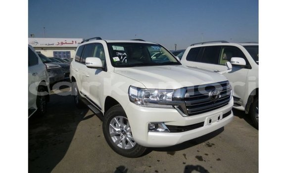 Acheter Import Voiture Toyota Land Cruiser Blanc à Import - Dubai, Grande Comore Acheter Import Voiture Toyota Land Cruiser Blanc à Import - Dubai, Grande Comore