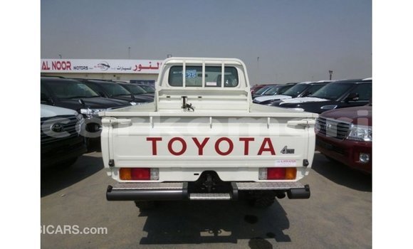Buy Import Toyota Land Cruiser White Car in Import - Dubai in Great Comore Buy Import Toyota Land Cruiser White Car in Import - Dubai in Great Comore