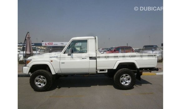 Buy Import Toyota Land Cruiser White Car in Import - Dubai in Great Comore Buy Import Toyota Land Cruiser White Car in Import - Dubai in Great Comore