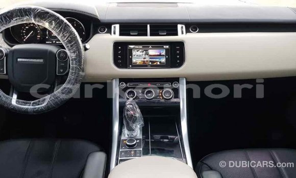 Acheter Import Voiture Land Rover Range Rover Blanc à Import - Dubai, Grande Comore Acheter Import Voiture Land Rover Range Rover Blanc à Import - Dubai, Grande Comore