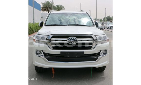 Buy Import Toyota Land Cruiser White Car in Import - Dubai in Great Comore Buy Import Toyota Land Cruiser White Car in Import - Dubai in Great Comore