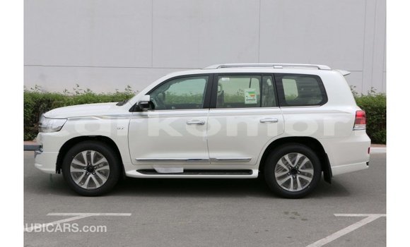 Buy Import Toyota Land Cruiser White Car in Import - Dubai in Great Comore Buy Import Toyota Land Cruiser White Car in Import - Dubai in Great Comore
