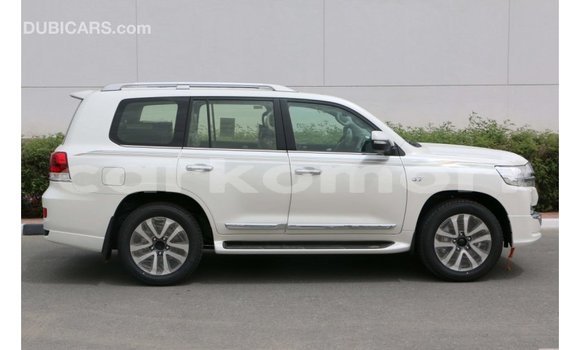 Buy Import Toyota Land Cruiser White Car in Import - Dubai in Great Comore Buy Import Toyota Land Cruiser White Car in Import - Dubai in Great Comore