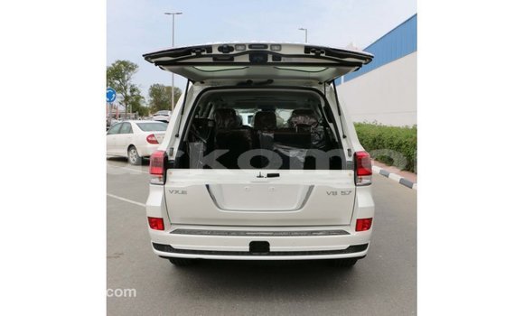 Buy Import Toyota Land Cruiser White Car in Import - Dubai in Great Comore Buy Import Toyota Land Cruiser White Car in Import - Dubai in Great Comore