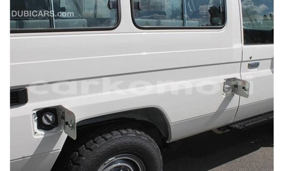 Buy Import Toyota Land Cruiser White Car in Import - Dubai in Great Comore Buy Import Toyota Land Cruiser White Car in Import - Dubai in Great Comore