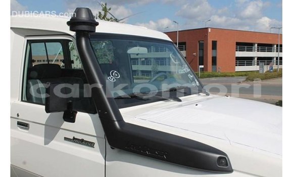 Buy Import Toyota Land Cruiser White Car in Import - Dubai in Great Comore Buy Import Toyota Land Cruiser White Car in Import - Dubai in Great Comore