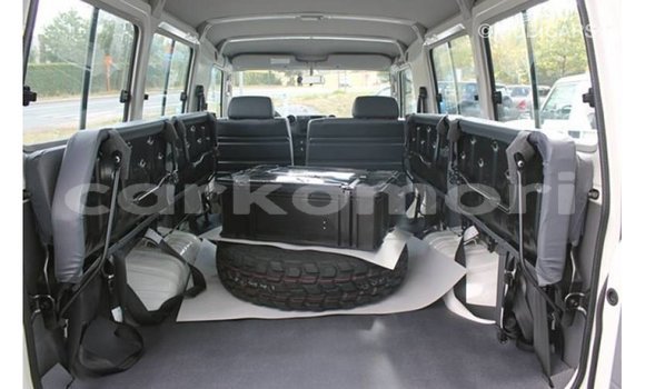 Buy Import Toyota Land Cruiser White Car in Import - Dubai in Great Comore Buy Import Toyota Land Cruiser White Car in Import - Dubai in Great Comore